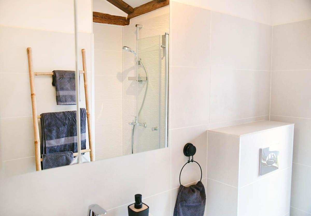 Apartment D & Studio L Dobrinj Eksteriør billede