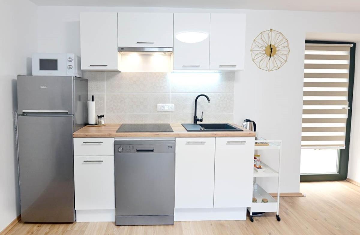 Apartment D & Studio L Dobrinj Eksteriør billede