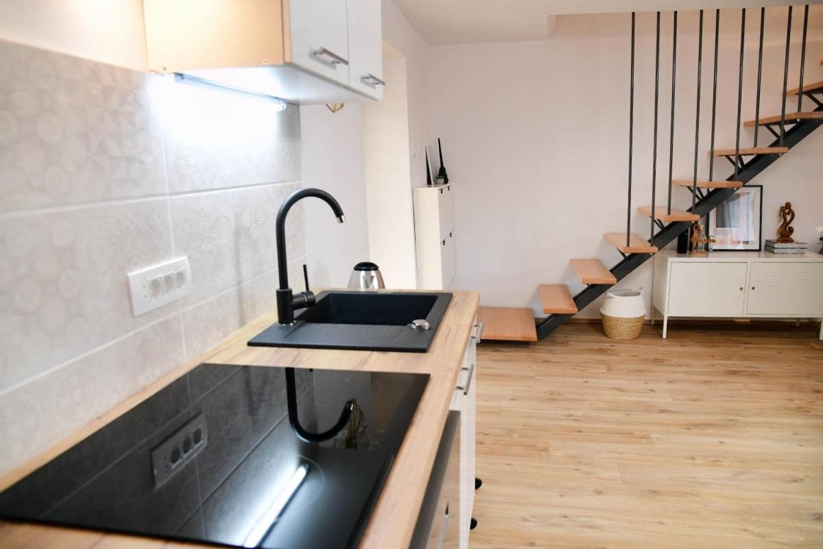 Apartment D & Studio L Dobrinj Eksteriør billede