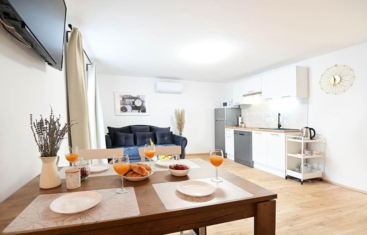 Apartment D & Studio L Dobrinj Eksteriør billede