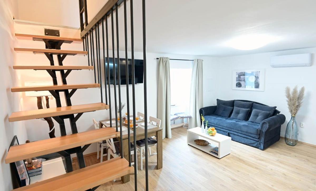 Apartment D & Studio L Dobrinj Eksteriør billede