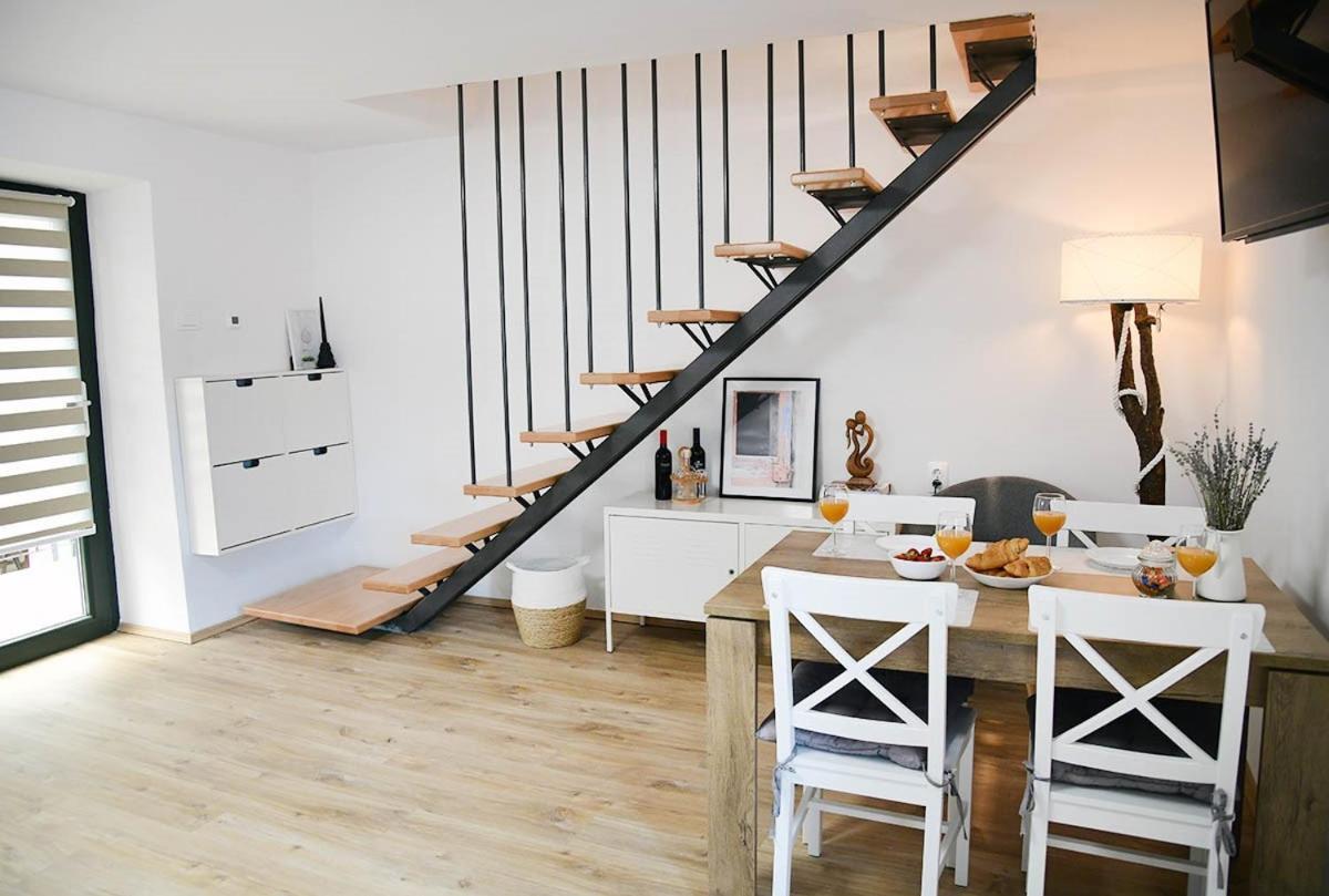 Apartment D & Studio L Dobrinj Eksteriør billede