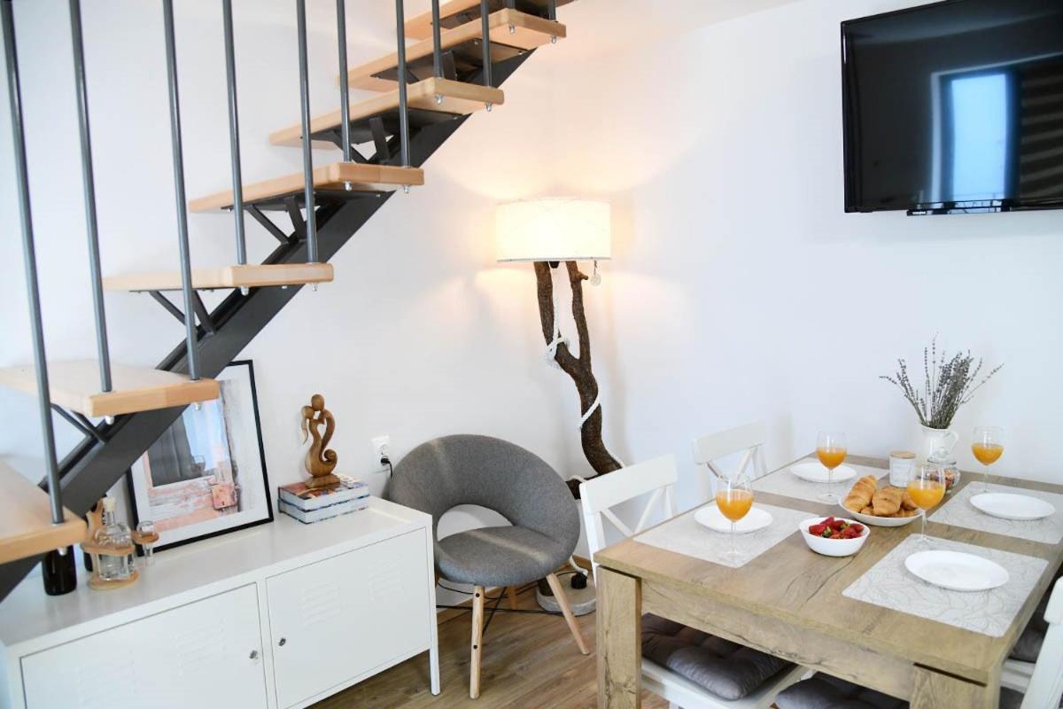 Apartment D & Studio L Dobrinj Eksteriør billede