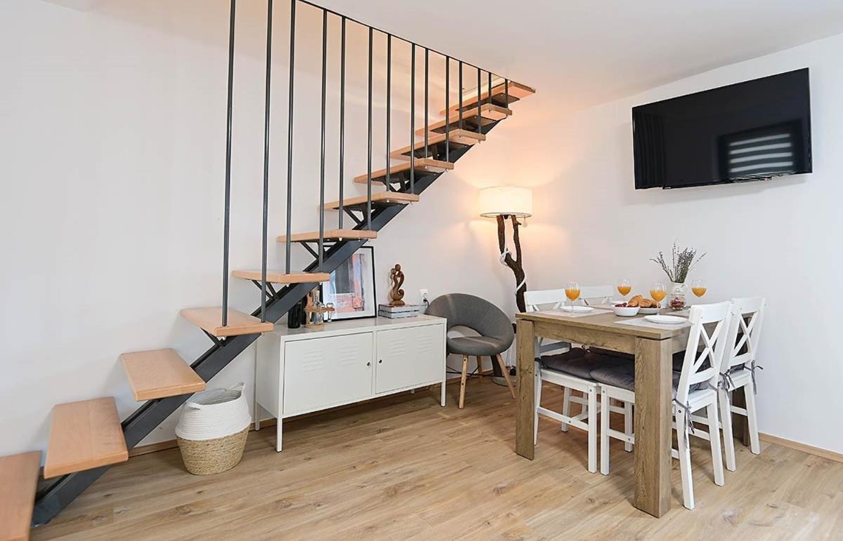 Apartment D & Studio L Dobrinj Eksteriør billede