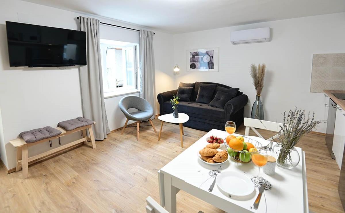 Apartment D & Studio L Dobrinj Eksteriør billede