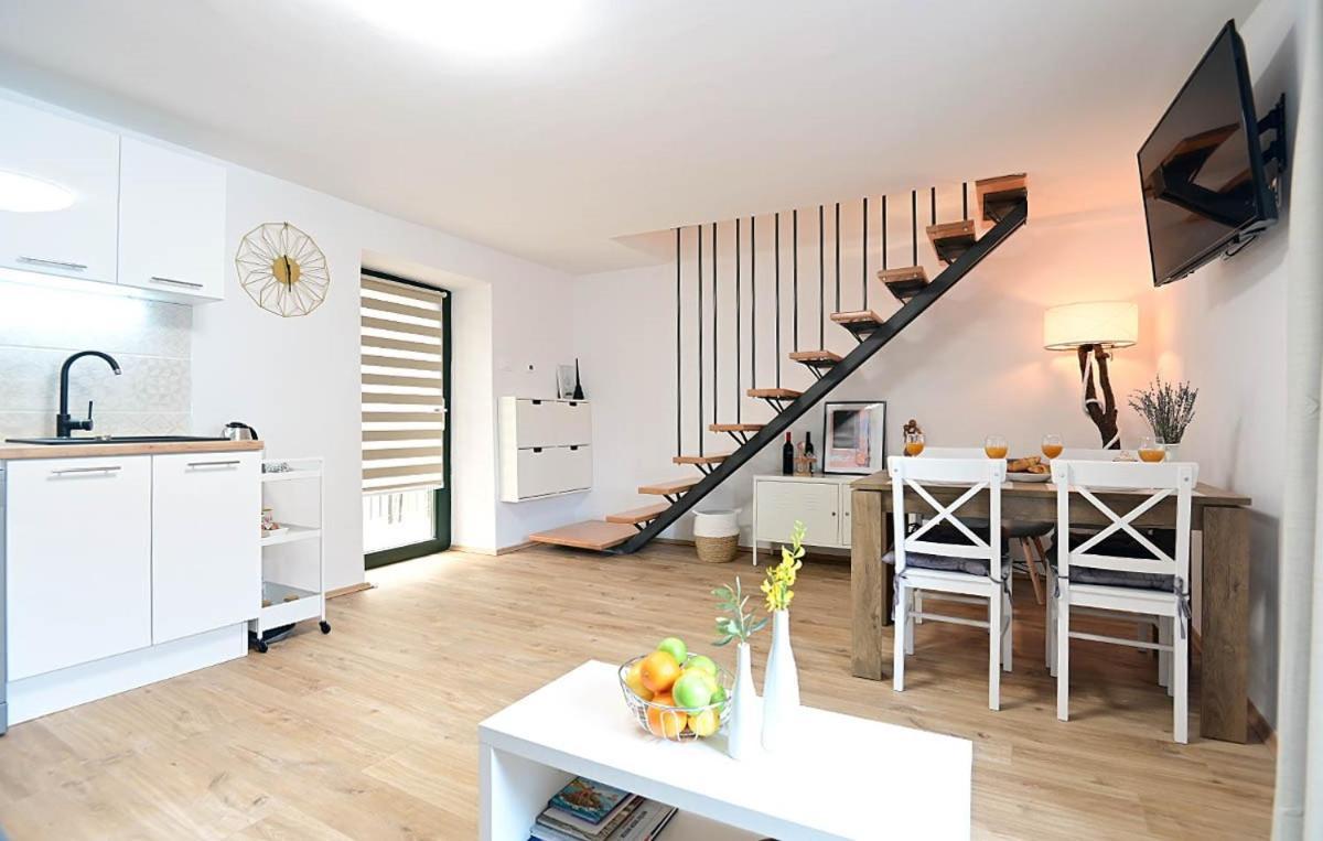 Apartment D & Studio L Dobrinj Eksteriør billede