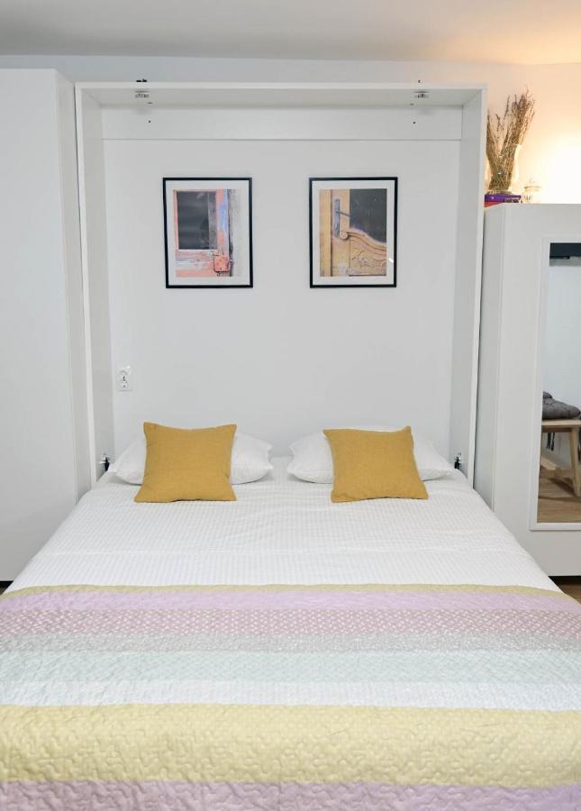 Apartment D & Studio L Dobrinj Eksteriør billede