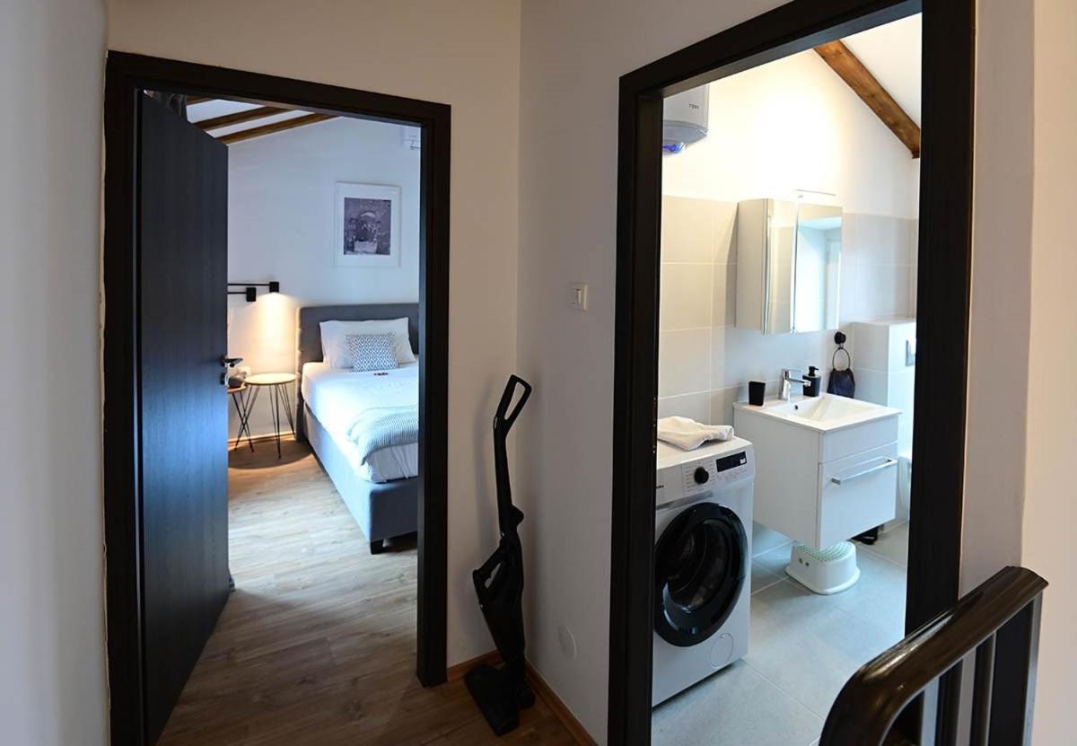 Apartment D & Studio L Dobrinj Eksteriør billede